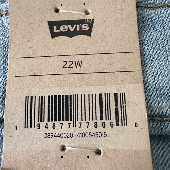 Levi Women Classic Bermuda Denim Shorts Size 22W NWT Beach Vacation Football - Picture 9 of 12